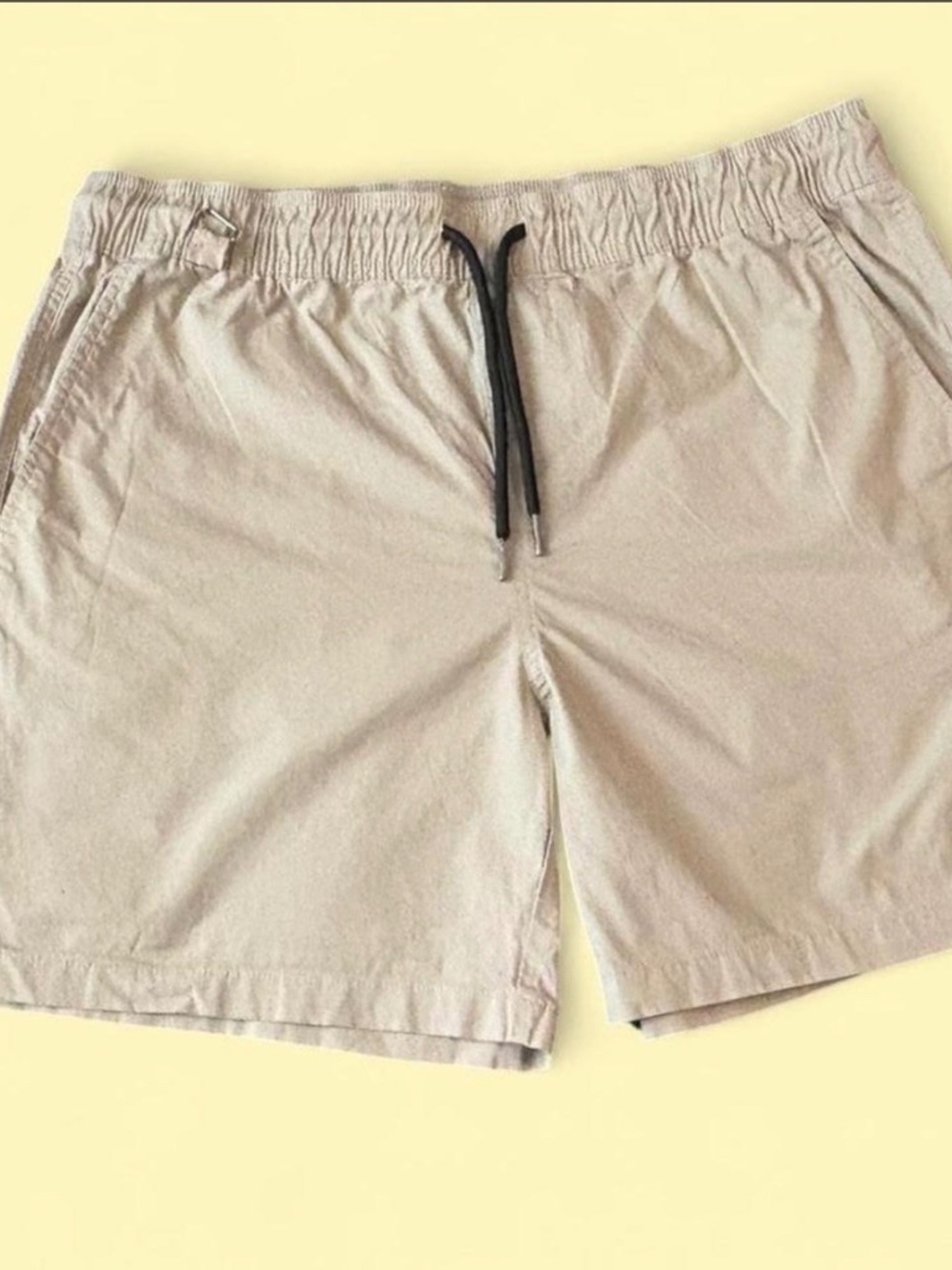 Men’s khaki pull on shorts